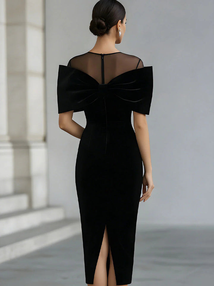 Regina ❘ Zwarte Fluwelen Midi-jurk met Dramatische Strik
