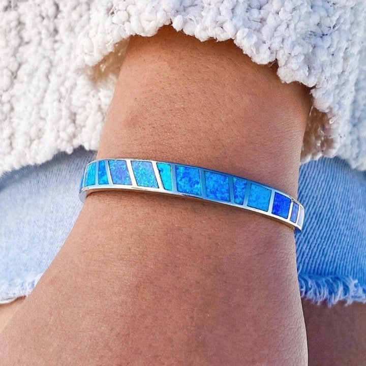 Blauwe en Zilveren Opal Bracelet