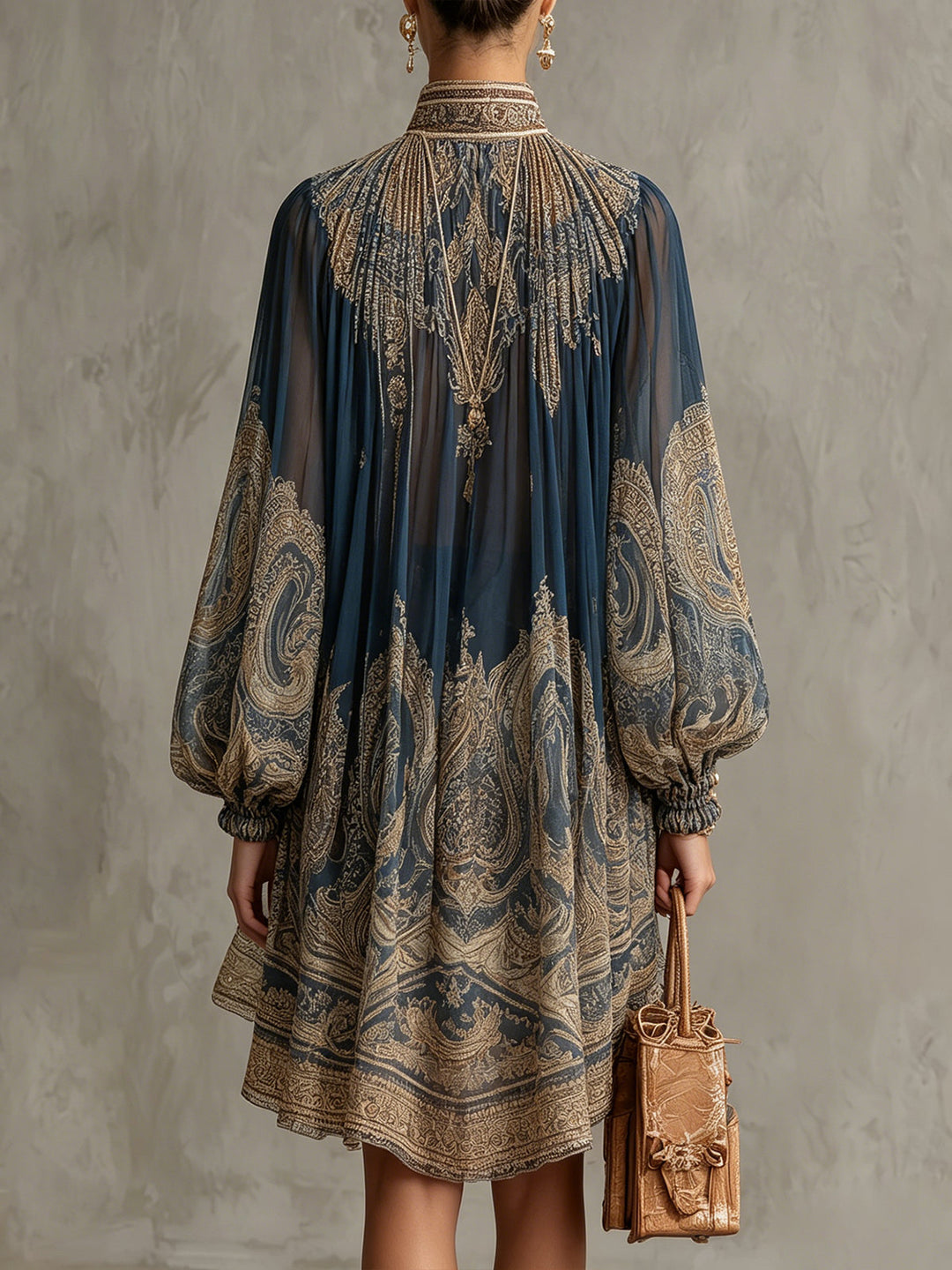 Marianna | Mini-jurk in marineblauwe chiffon met gouden barokprint