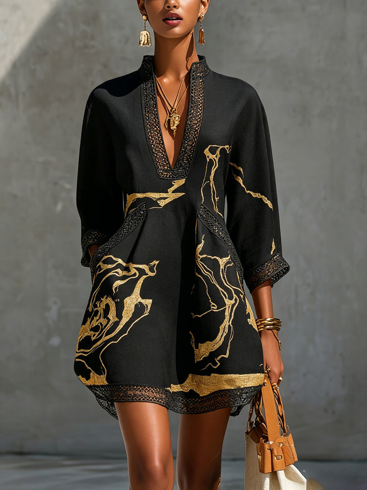 Donatella | Mini-jurk in zwart met gouden marmerprint en haakwerk